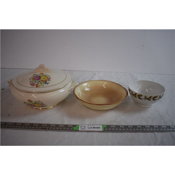 Ceramic Serving Dish With (2) Bowls