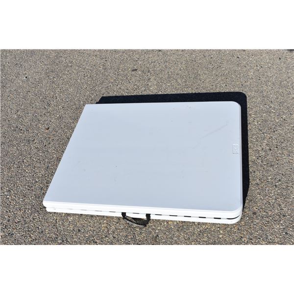 6ft folding table (plastic)