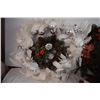 Image 4 : Christmas Wreaths, Pillows, and Crackers