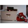 Image 1 : *Tote (With Lid) With Christmas Decorations and Ornaments