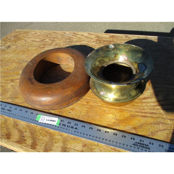 Spitoon + wooden item