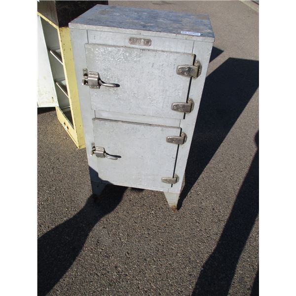iceberg ice box metal on castors
