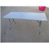 Image 1 : folding table with carrying handle