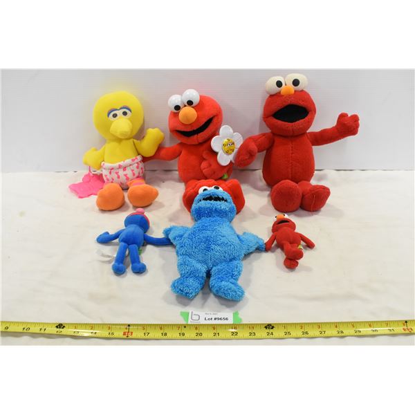 *Sesame Street Dolls w/ Talking Elmo