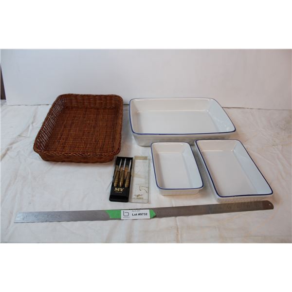 Wicker basket, ceramic bakeware