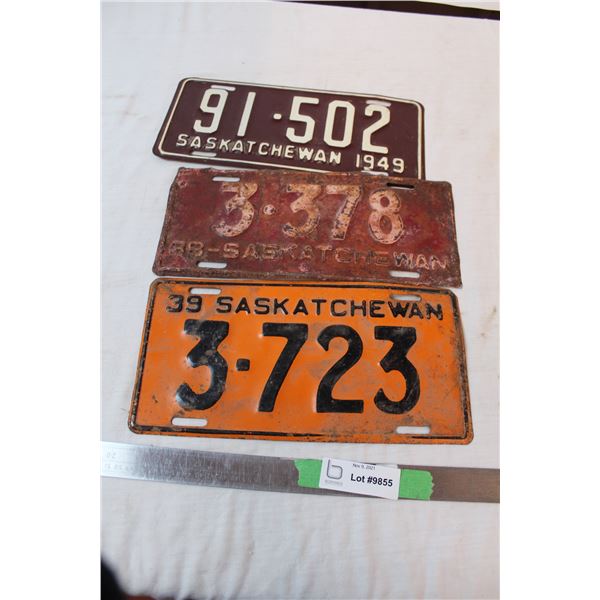 Vintage Saskatchewan licence plates