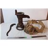Image 1 : *Vintage Water pump, unfitting handle, with original burlap sack