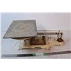 Image 1 : *Vintage weigh scale
