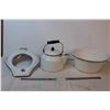 Image 1 : Vintage bed pan, kettle, bowl
