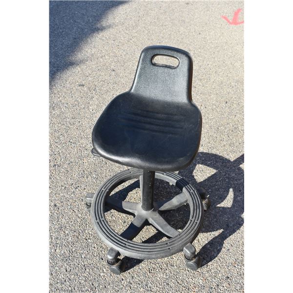 wheeled work stool - adjustable