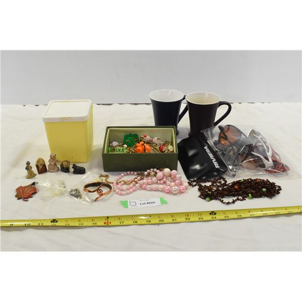 Lots w/ Misc. Jewellery, Ornaments & Mugs