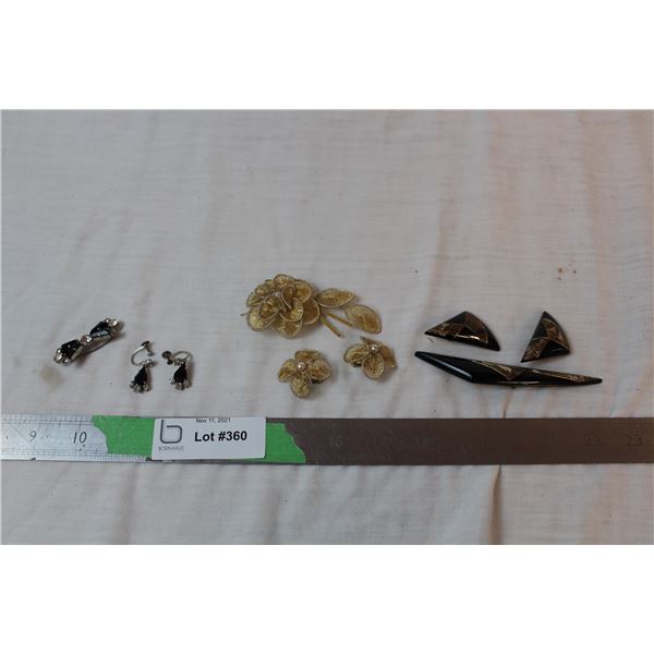 (3 X THE MONEY) West Germany, Brooch and earring sets