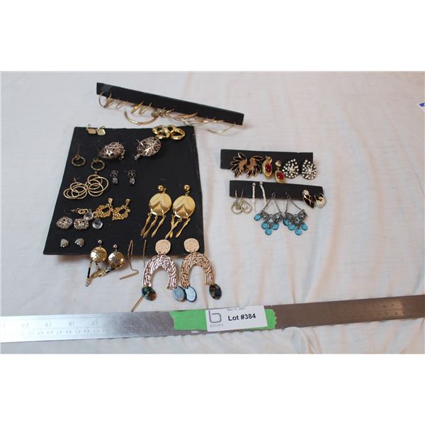 Lot of earrings (28 pairs)