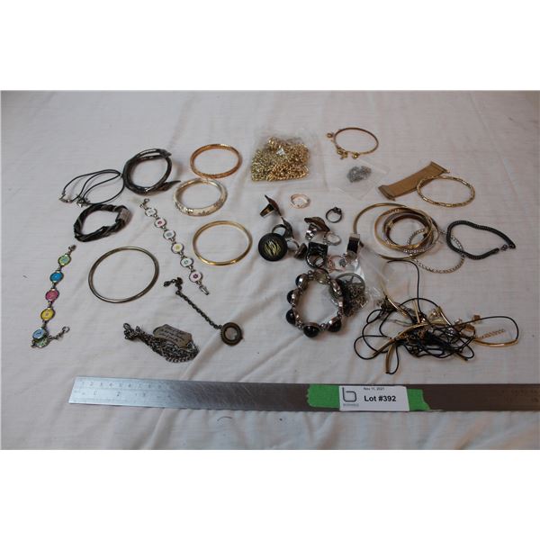 Lot of jewelry