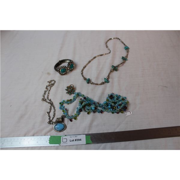 Lot of jewelry