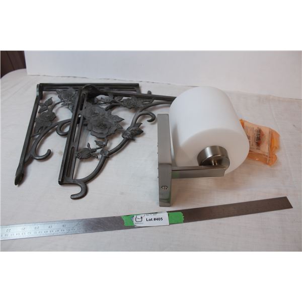 Hanging wall lamp, metal spandrels