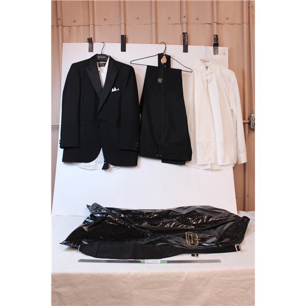 Wedding Tuxedo in suit bag Bodnarus Auctioneering