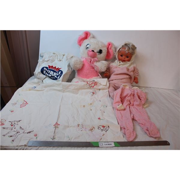 Vintage mouse, Saranella doll with change of clothes, embroidered doll blanket, Double Bubble bag