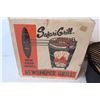 Image 4 : Vintage newspaper grill in box