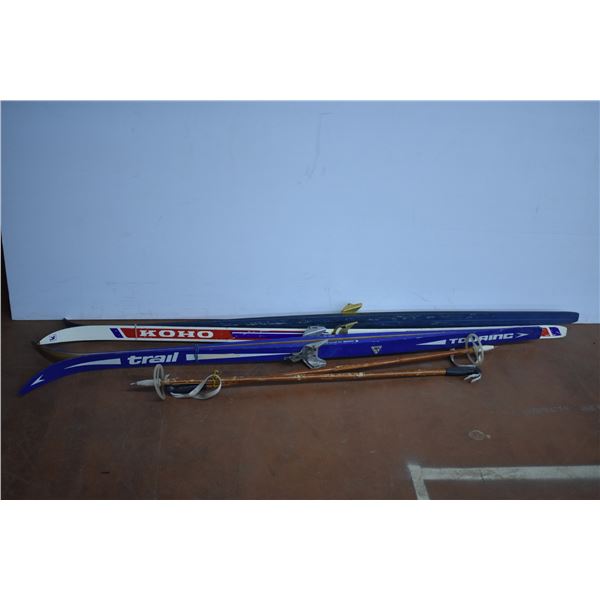 *(2) Pairs of Skiis And Pair of Poles