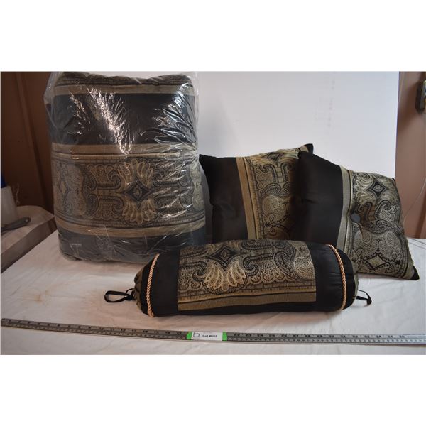 *Double Bed Comforter Set With Pillows and Pillow Cases