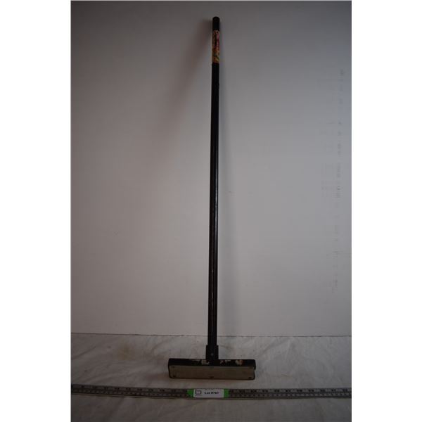 Tight Spot Floor Sweeping Magnet