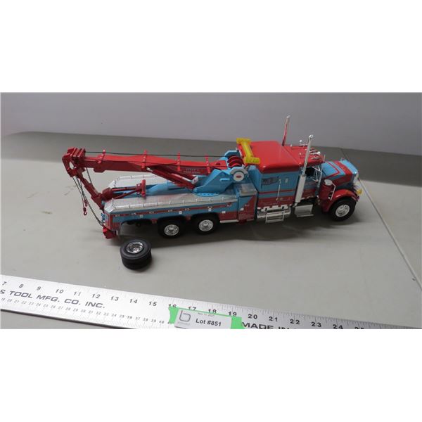 Peterbuilt TowTruck plastic model - 18" long