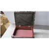 Image 3 : foot stool also for storage