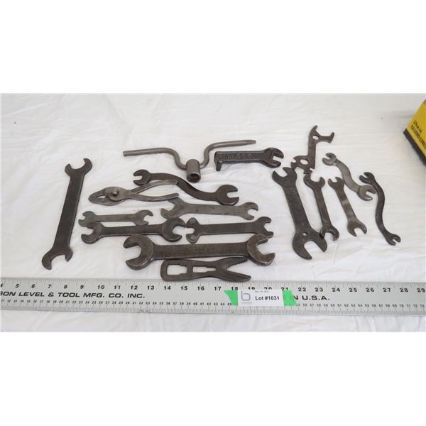 vintage wrenches - Bull Dog, Fairbanks morse + others