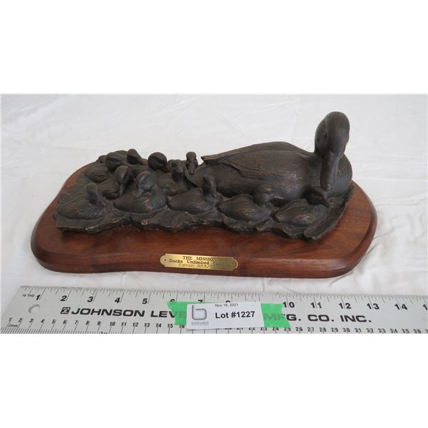 The mission ducks unlimited canada editoin 553/700 wood carving