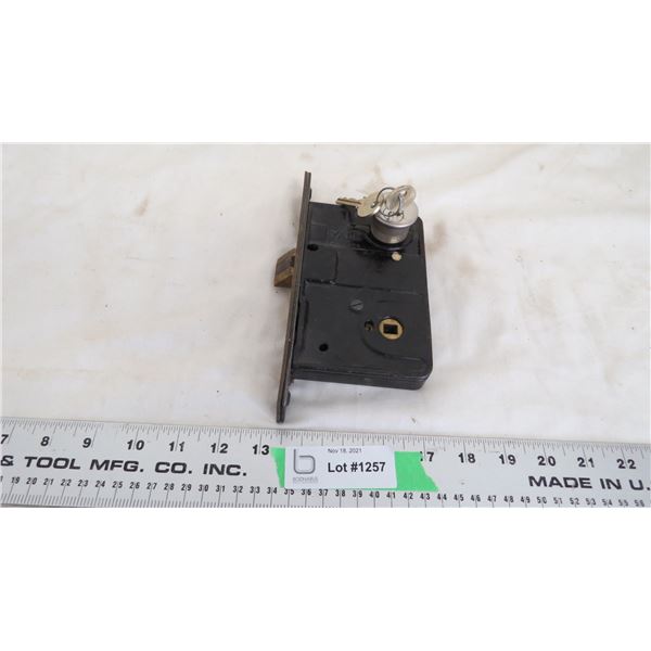 Yale Door Lock with Keys