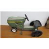 Image 6 : John Deere Pedal car Tractor (tractor is metal)