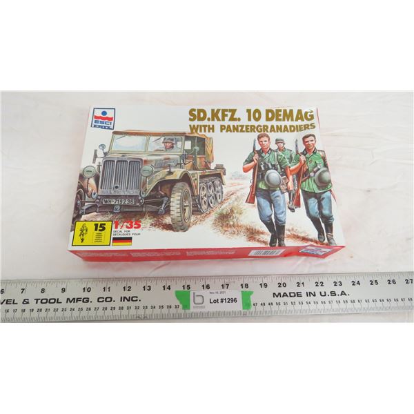 esci ERTL 1:35 S.D FKZ demas plastic model kit (unbuilt)