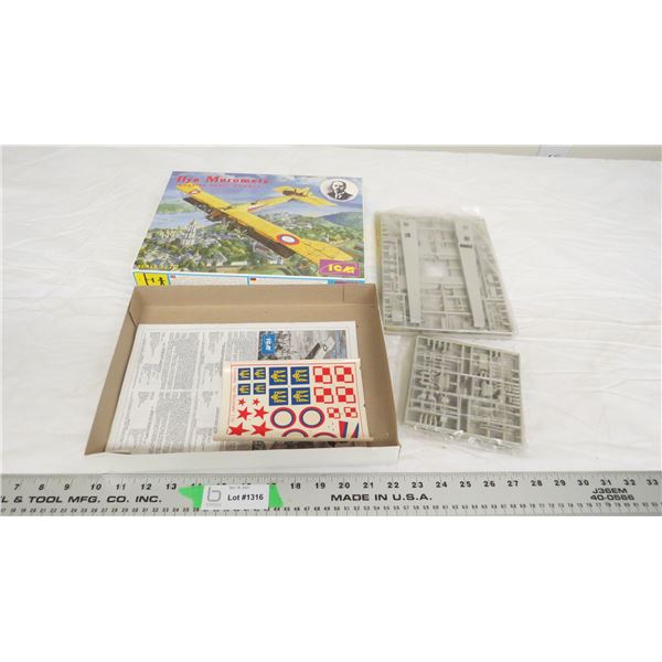 1:72 model kit - russian heavy bomber