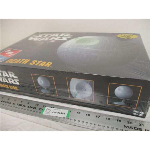 AMT ERTL star wars Death star plastic model kit (sealed