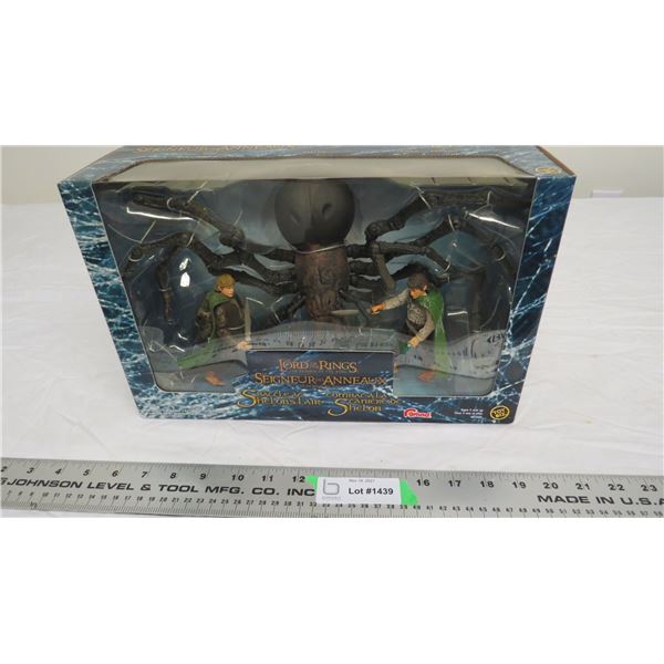 Toy biz lord of the rings battle at skelob's lair (NIB)