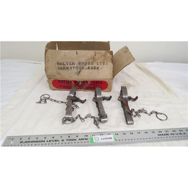 Victor Oneida animal traps - with original box