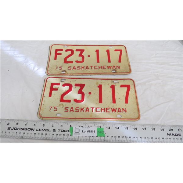 pair of 1975 Sask License Plates