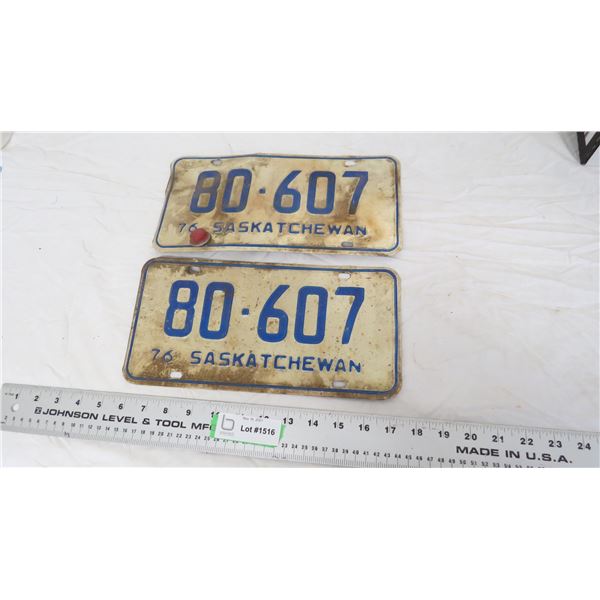pair of 1976 Sask License Plates