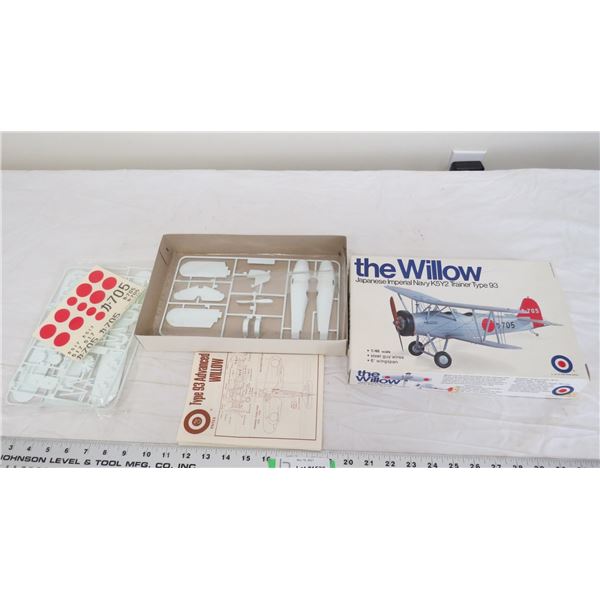 enter the willow airplane model kit 1/48 scale