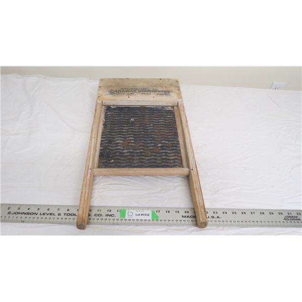 Canadian woodware vintage wash board (wood + metal)