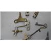 Image 2 : vintage keys + misc