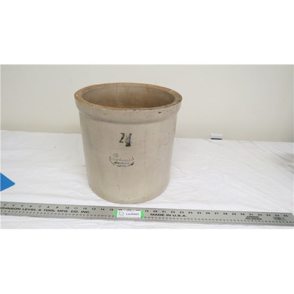 Medalta Stoneware 4 gallon crock (cracked)