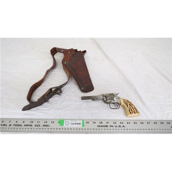 Toy gun with holster