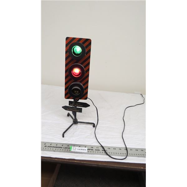 train station light (working except for 1 bulb)