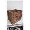 Image 3 : vintage wooden crate
