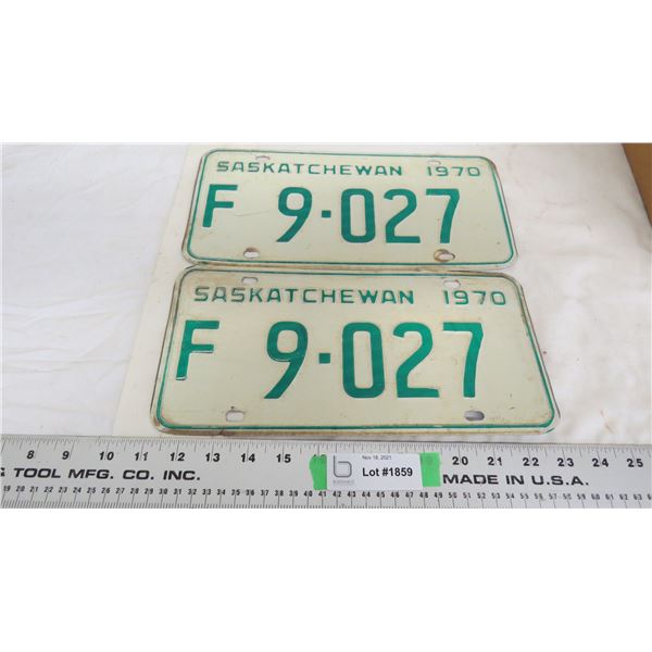 1970 pair of sask license plates