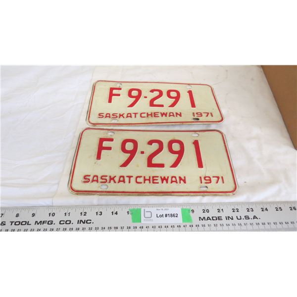 1971 pair of sask license plates
