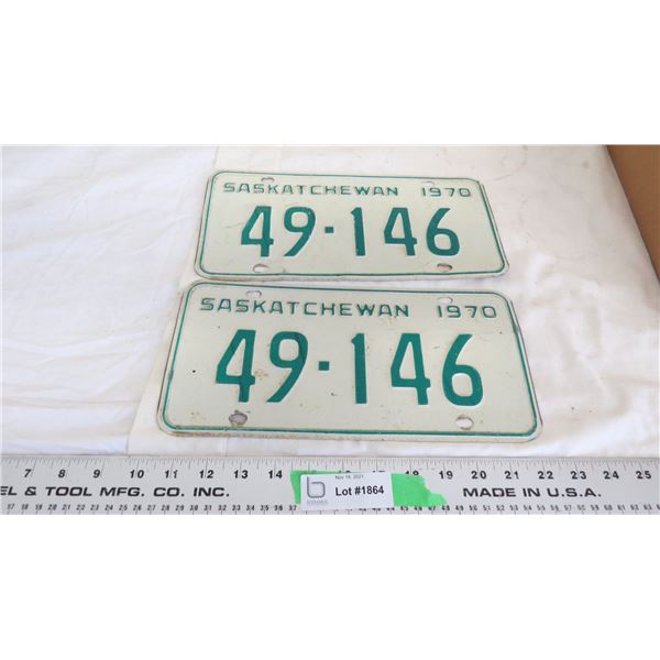 1970 pair of sask license plates