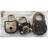 Image 2 : (3) vintage locks + vintage keys
